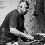 Siamo andati a trovare Carmine D'Aniello, titolare della �Ceramiche D�Aniello�...